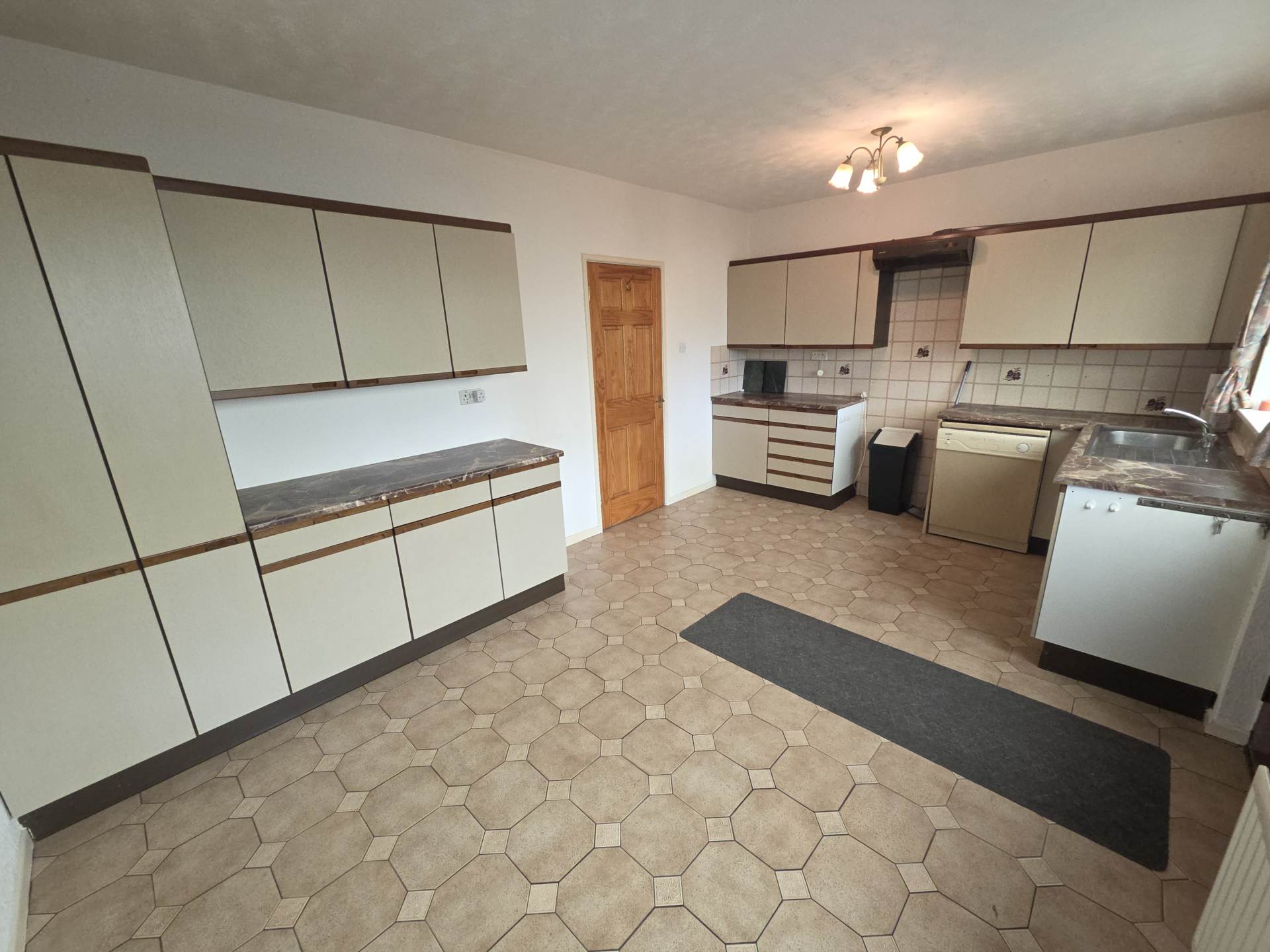 25 Market Street, Armoy, Image 8