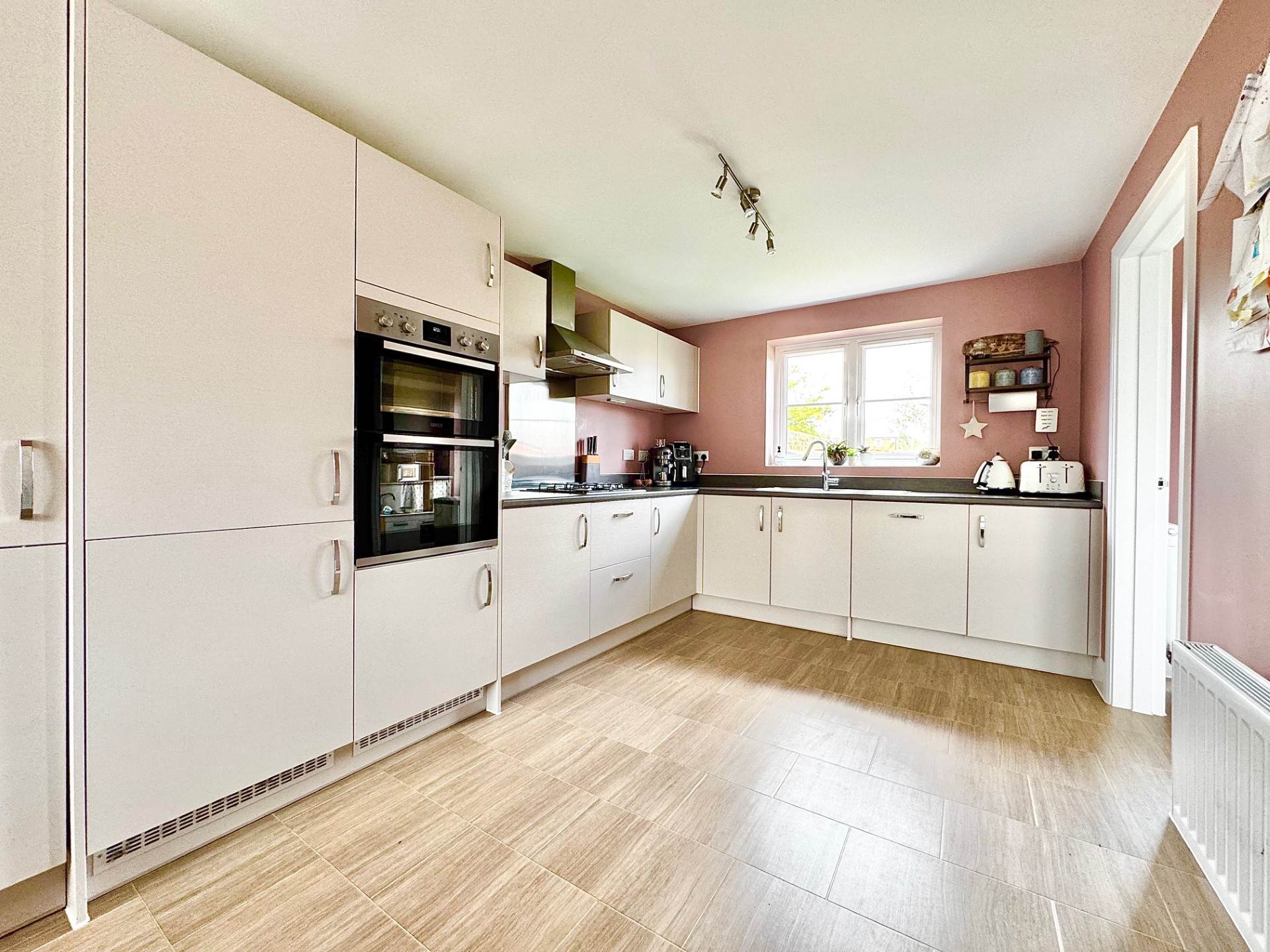 Dickenson Road, Bloxham, Image 2