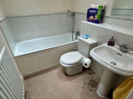 17b Dashwood Road, Image 8