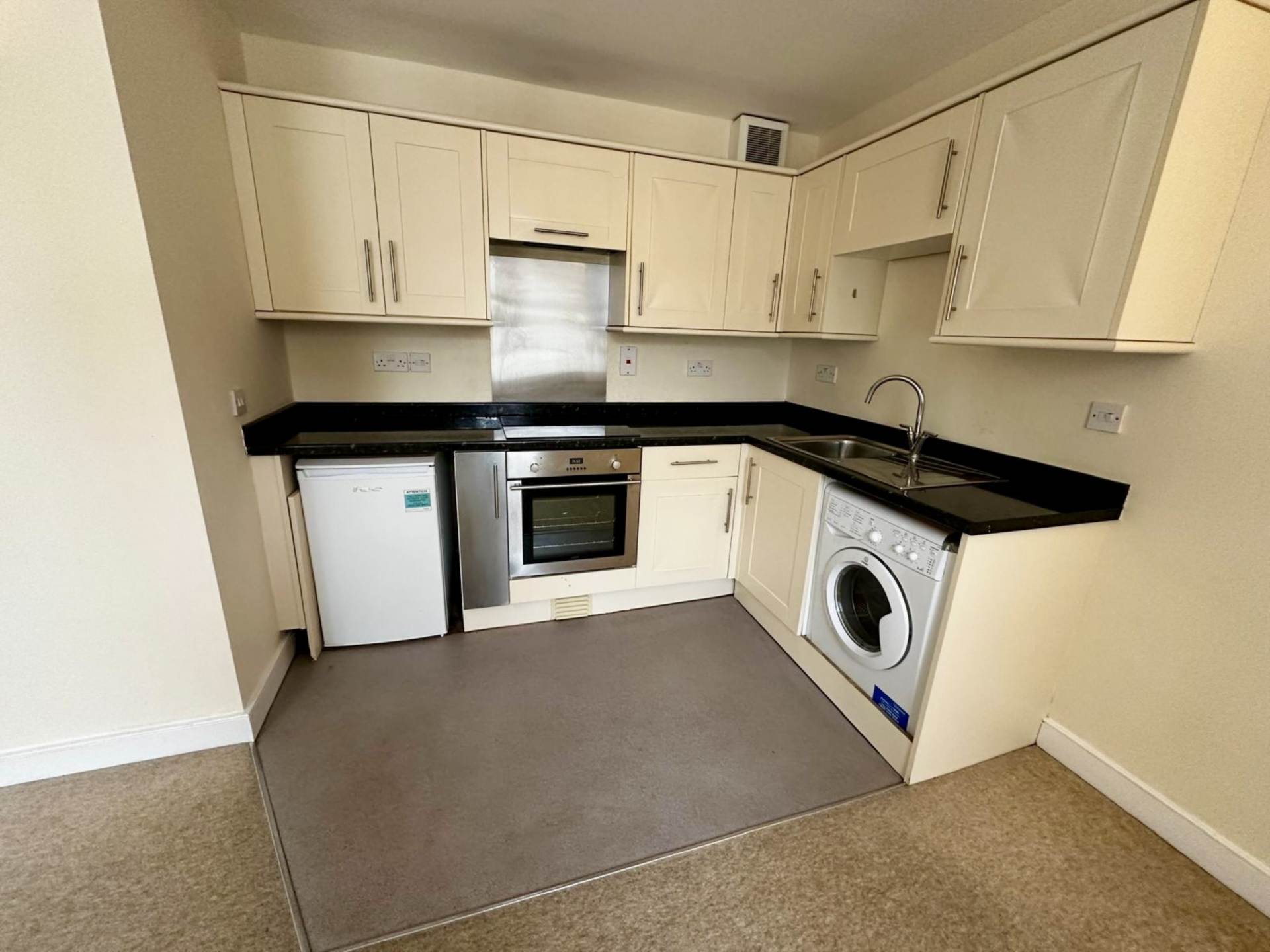 2 76 High Street, Banbury, Image 2