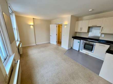 2 76 High Street, Banbury, Image 3