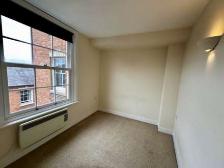 2 76 High Street, Banbury, Image 5