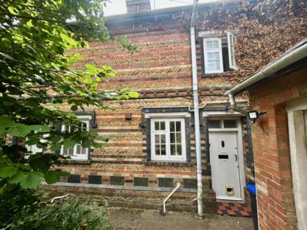 Calbourne, Perkins Way, Newnham, Image 2