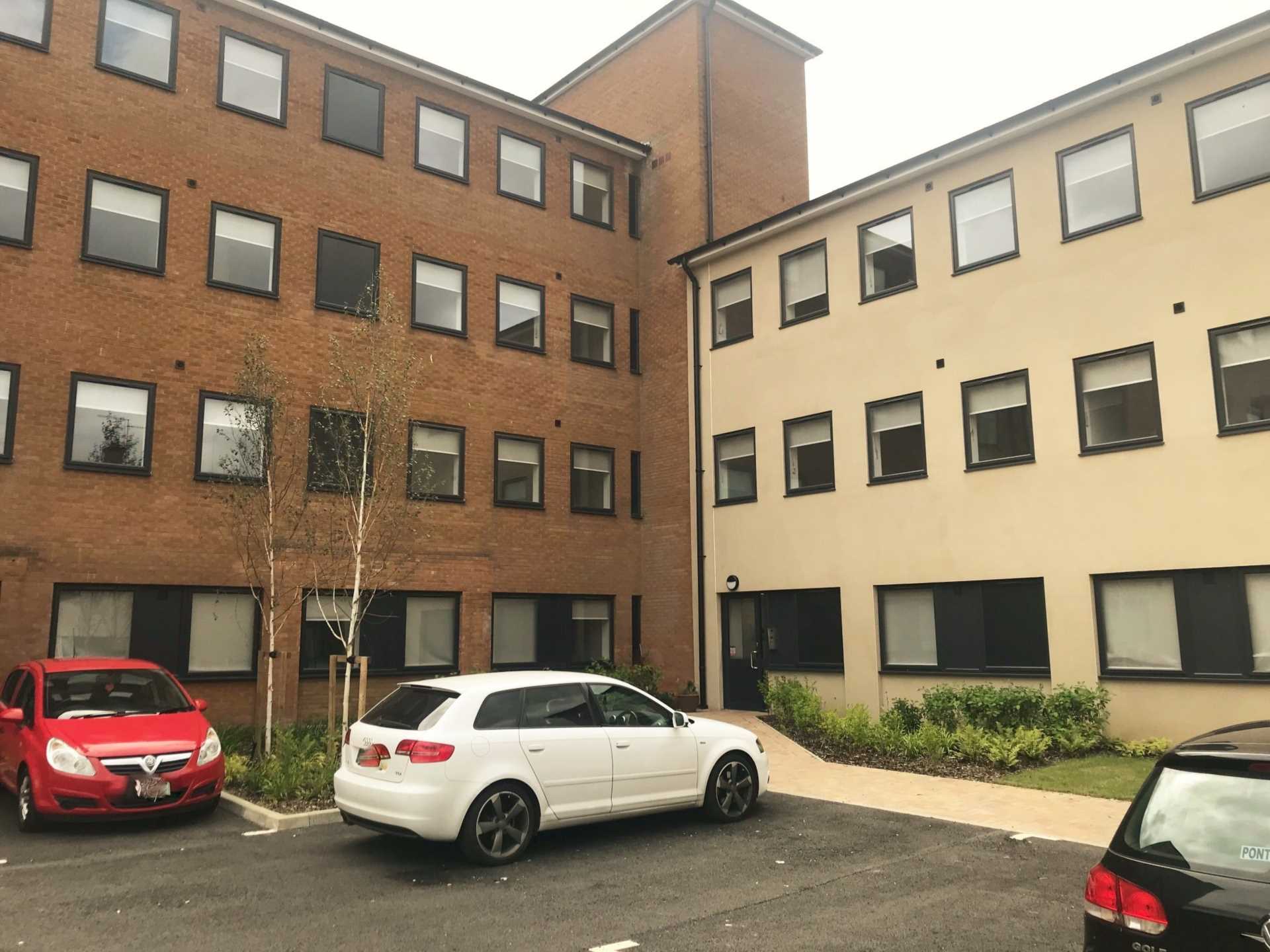 8 Crown House, Banbury, Image 1