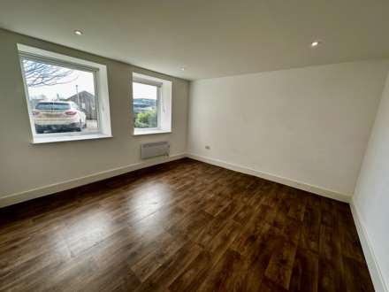 8 Crown House, Banbury, Image 2