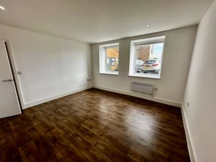 8 Crown House, Banbury, Image 3