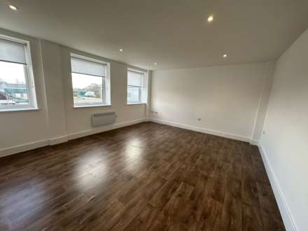 20 Crown House, Banbury, Image 2