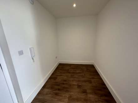 38 Crown House, Banbury, Image 5