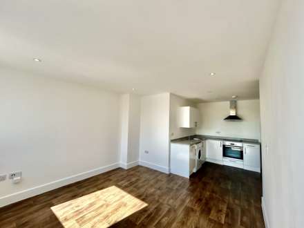 47 Crown House, Banbury, Image 3