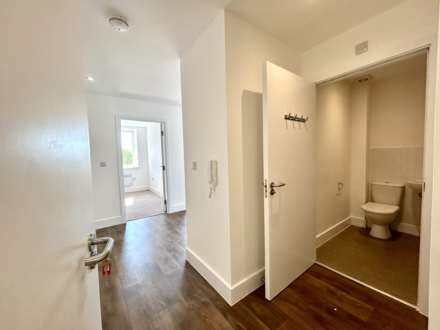 47 Crown House, Banbury, Image 5
