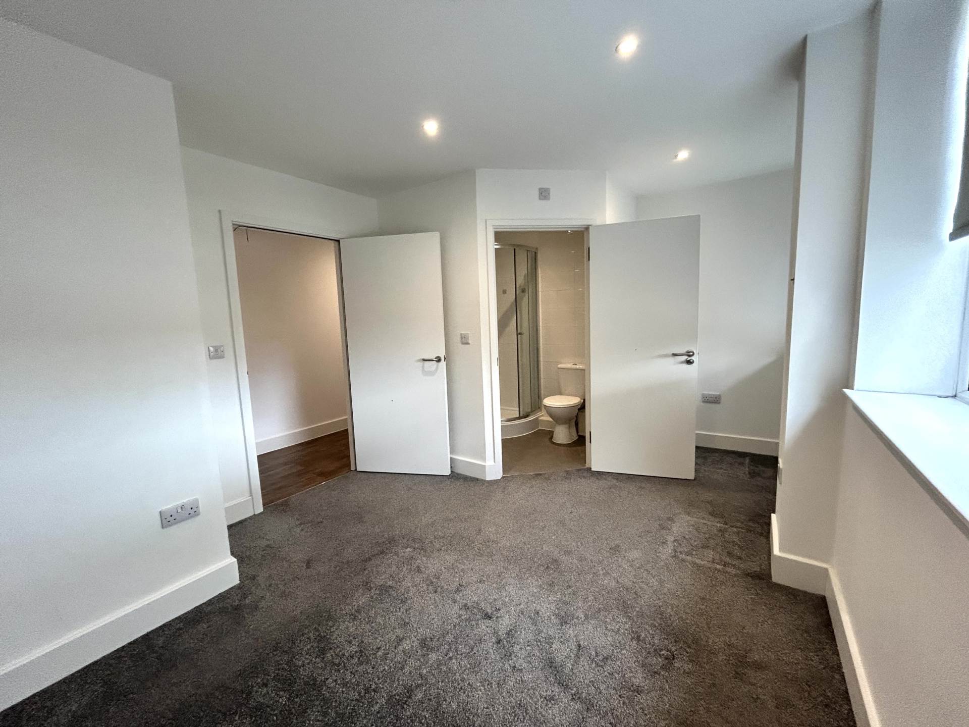 34 Crown House, Image 4