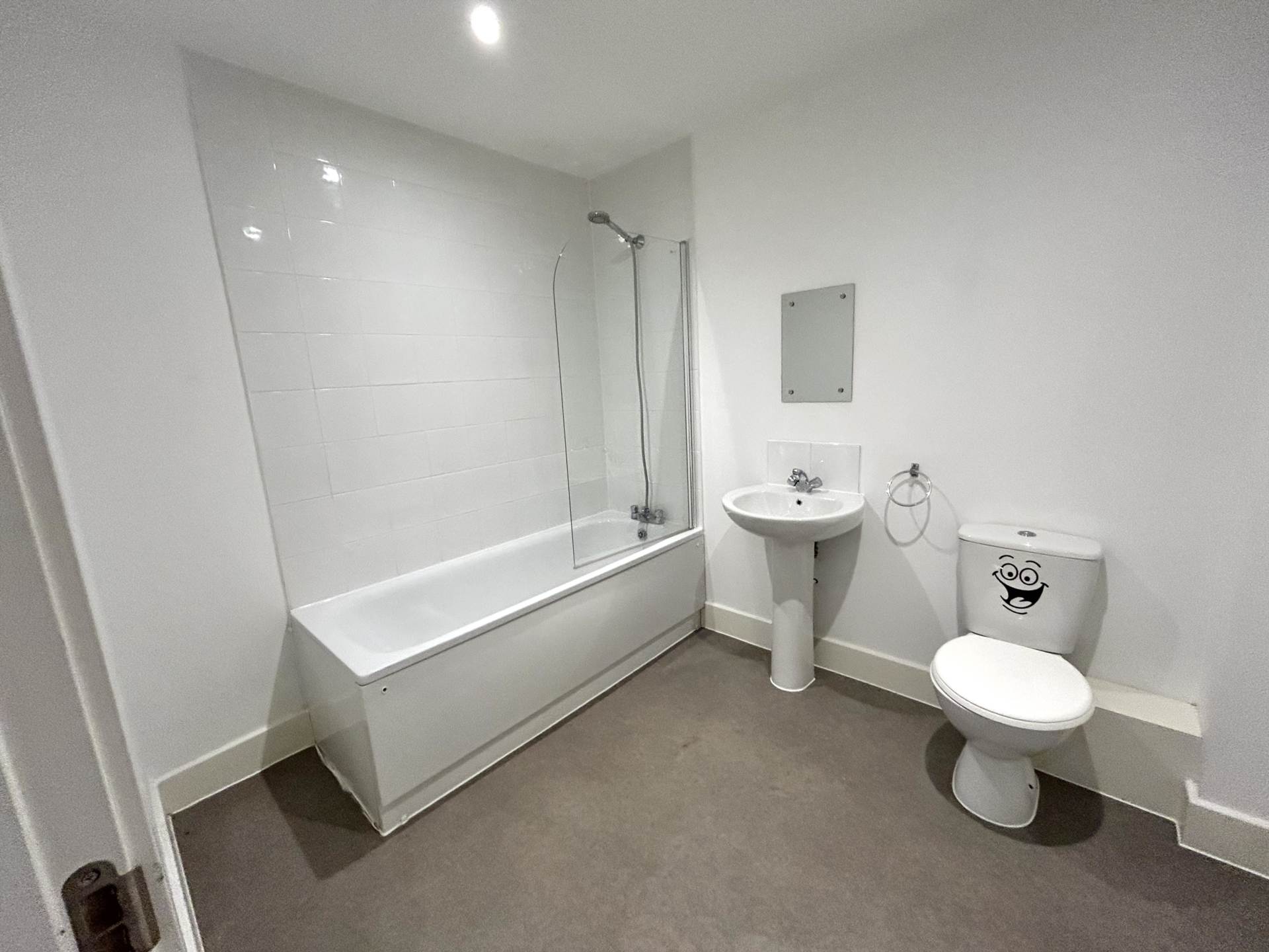 34 Crown House, Image 7