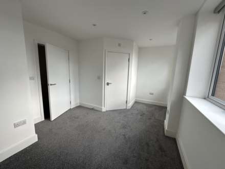 34 Crown House, Image 3