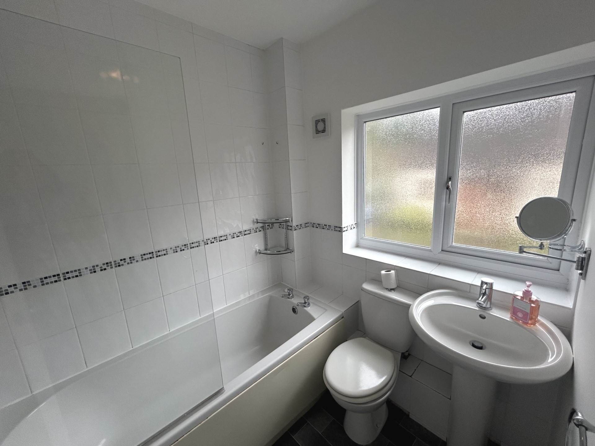 The Camellias, Banbury, Image 7