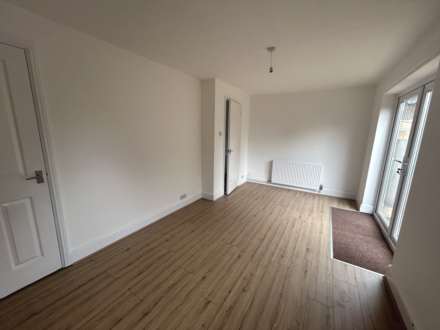 The Camellias, Banbury, Image 3
