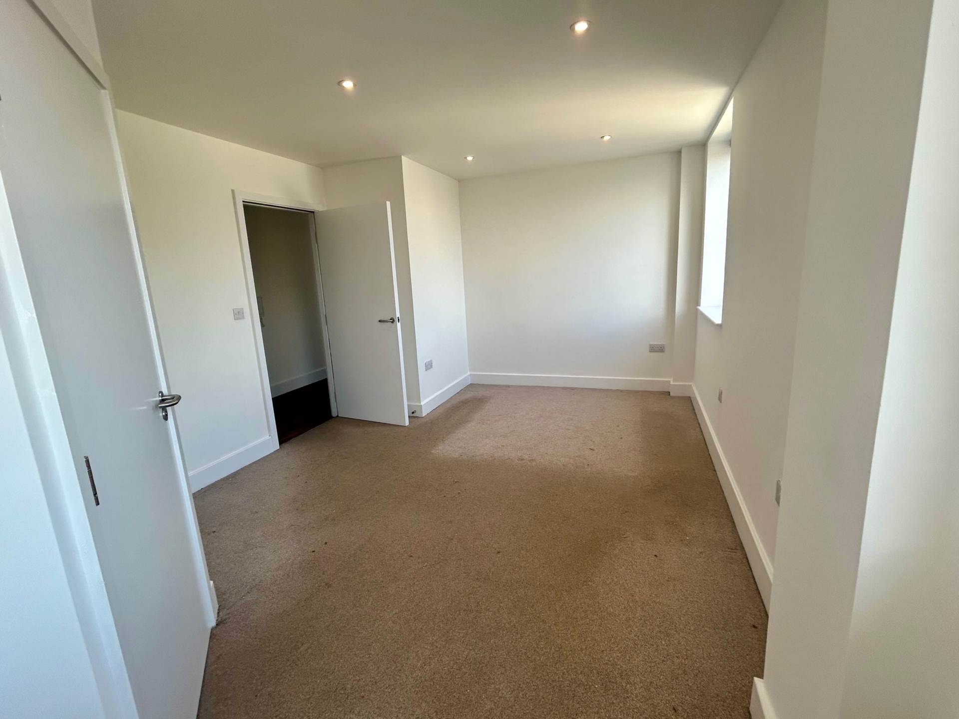 44 Crown House, Banbury, Image 3