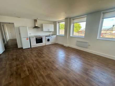 44 Crown House, Banbury, Image 1