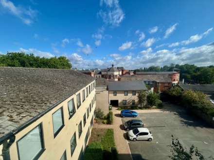 44 Crown House, Banbury, Image 2