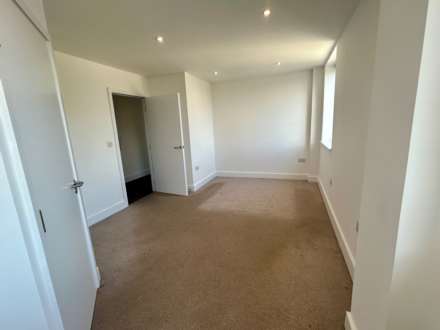 44 Crown House, Banbury, Image 3