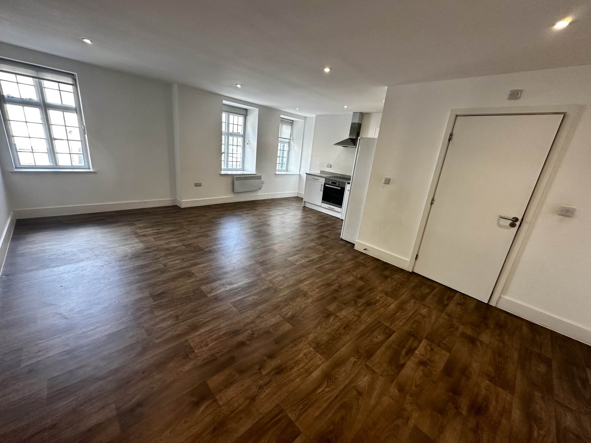 48 Crown House, Banbury, Image 2
