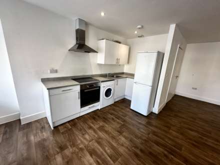 48 Crown House, Banbury, Image 3