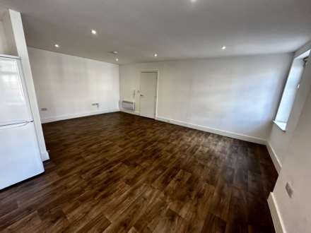48 Crown House, Banbury, Image 4