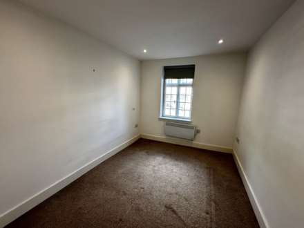 48 Crown House, Banbury, Image 6