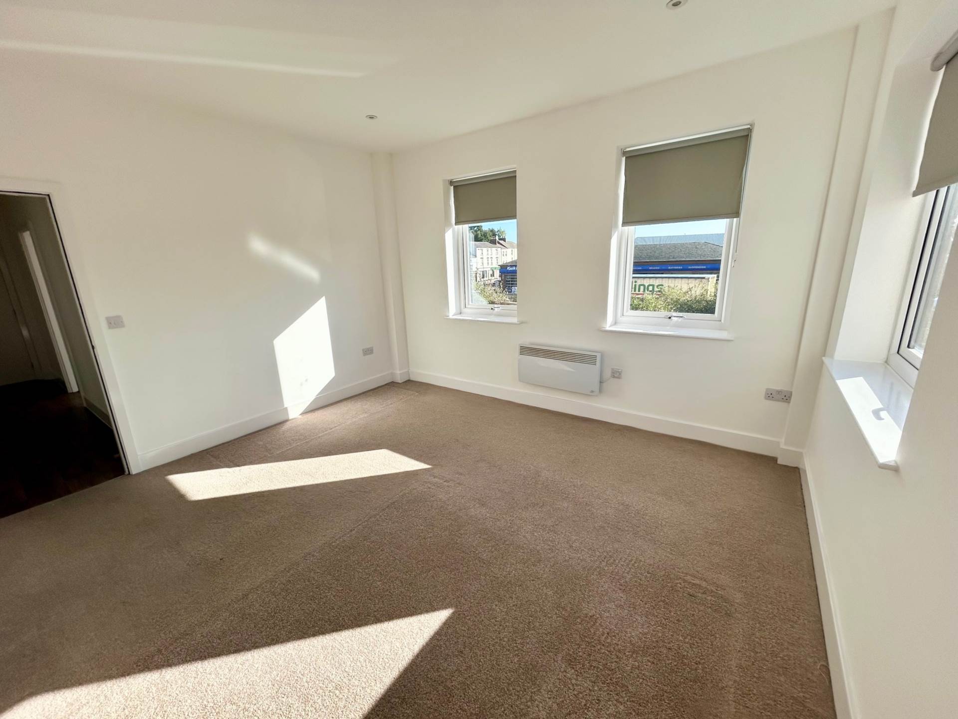 24 Crown House, Image 4