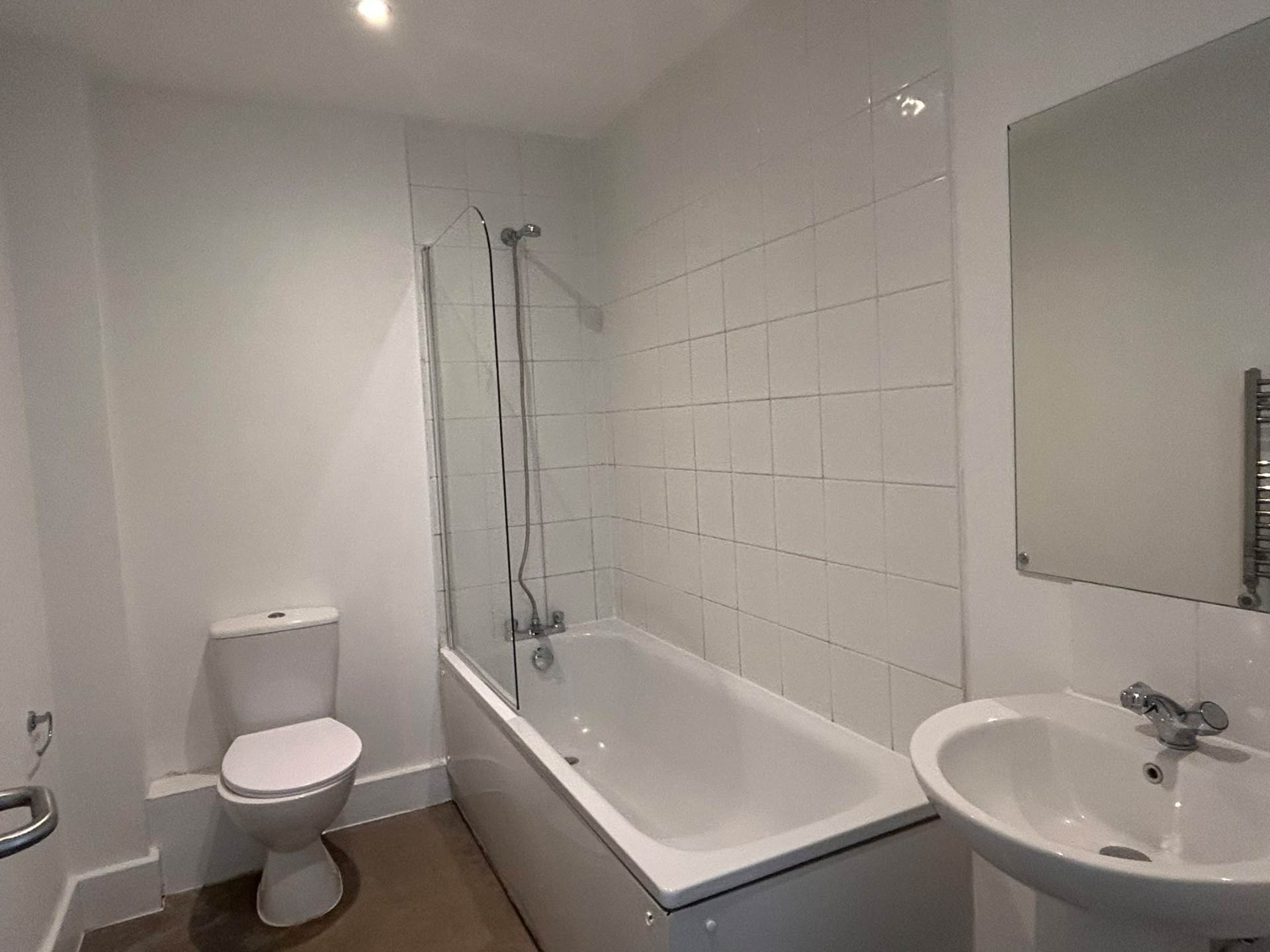 41 Crown House, Image 4