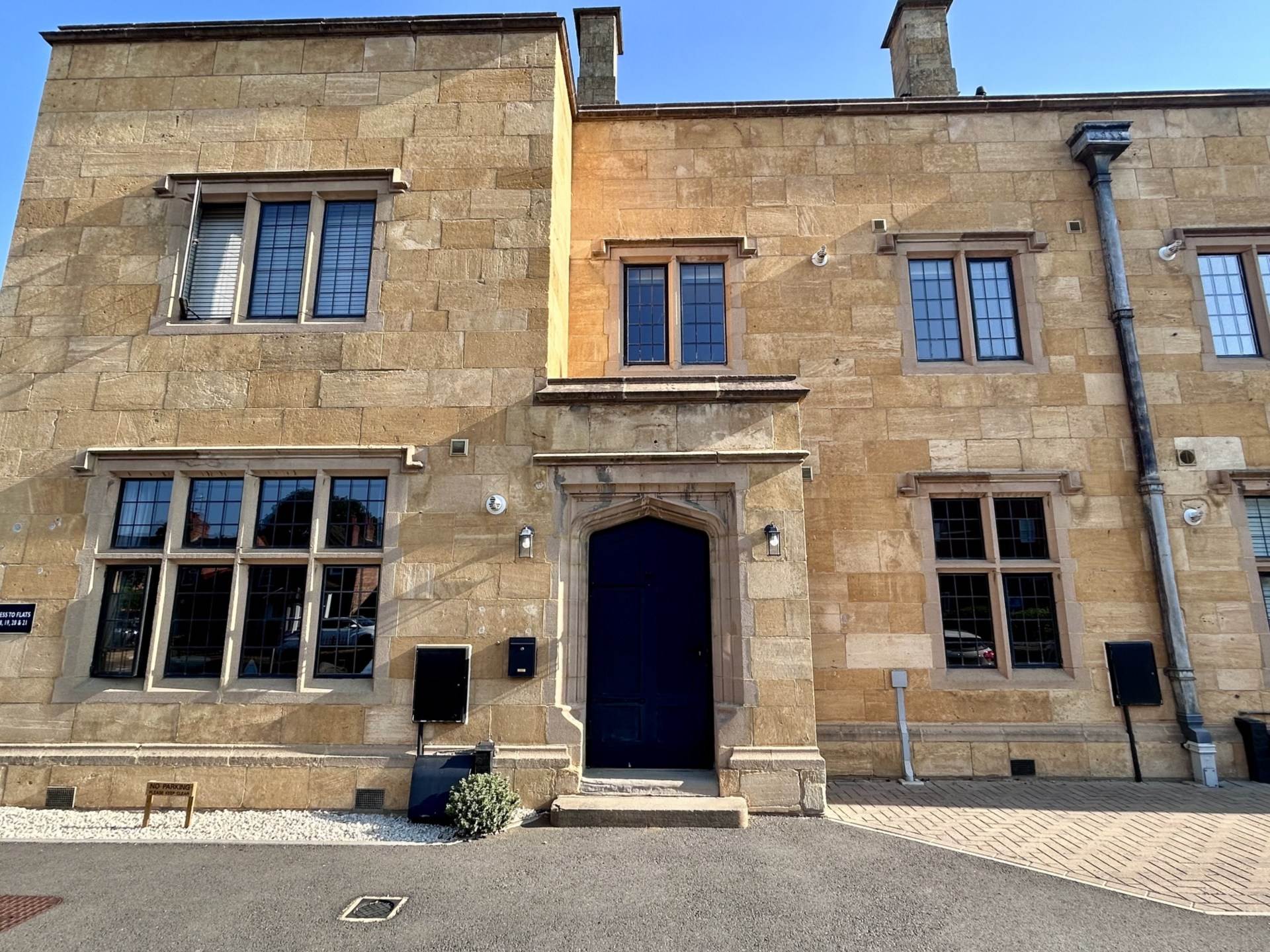 The Courts, Warwick Road., Image 1