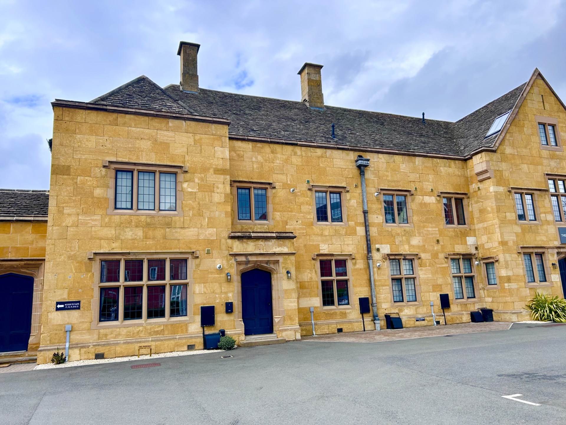 The Courts, Warwick Road., Image 18