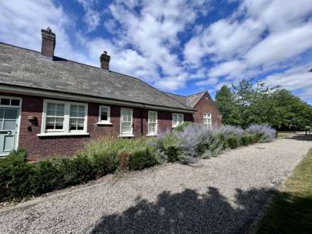The Parade, Caversfield, Image 1
