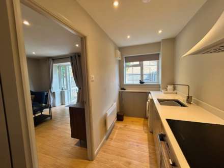 Canterbury Close, Banbury, Image 4