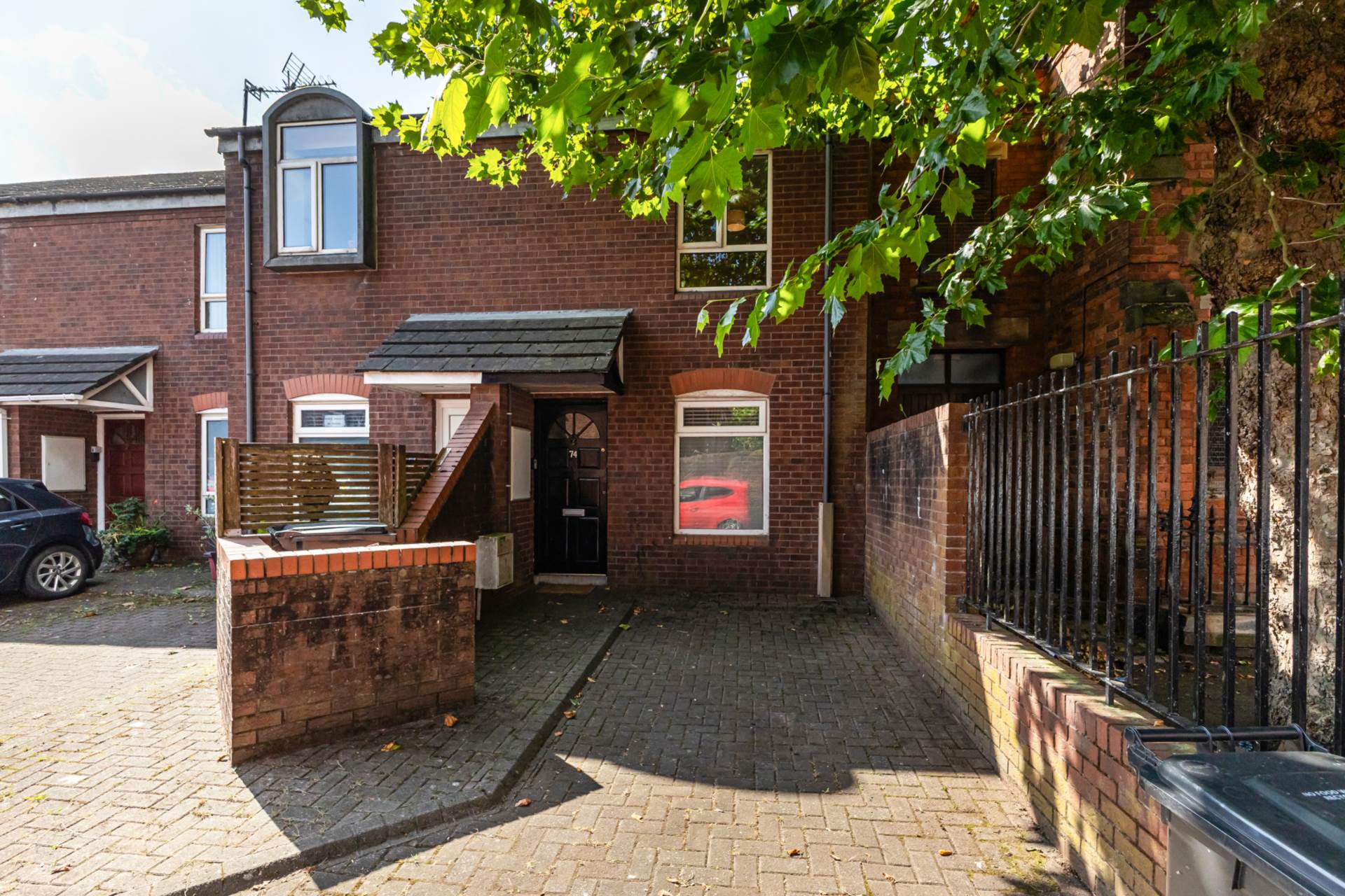 74 Salisbury Court