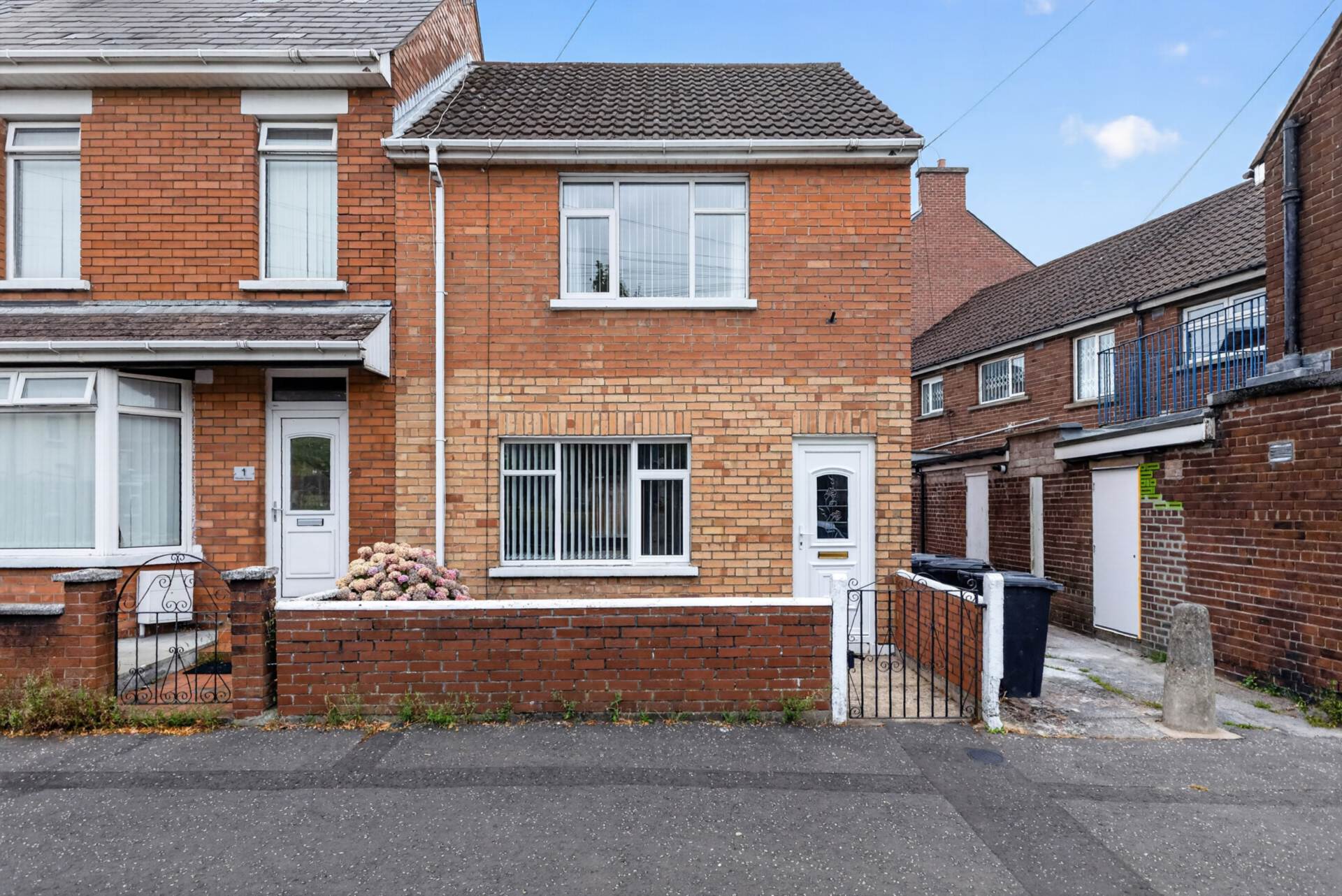 1b Willowfield Crescent