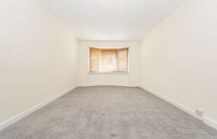 Highcroft Avenue, Croftfoot, Image 3