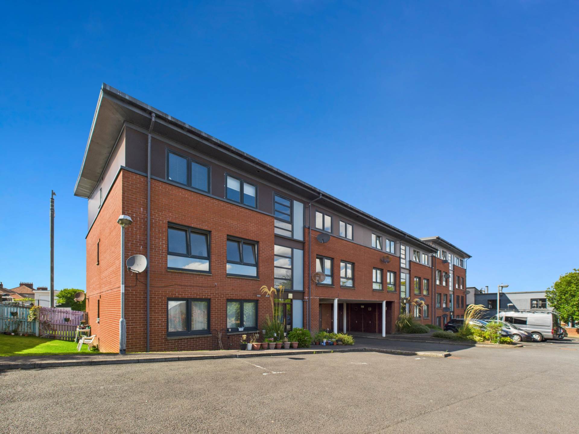 Castlemilk Road, Kings Park, Image 1
