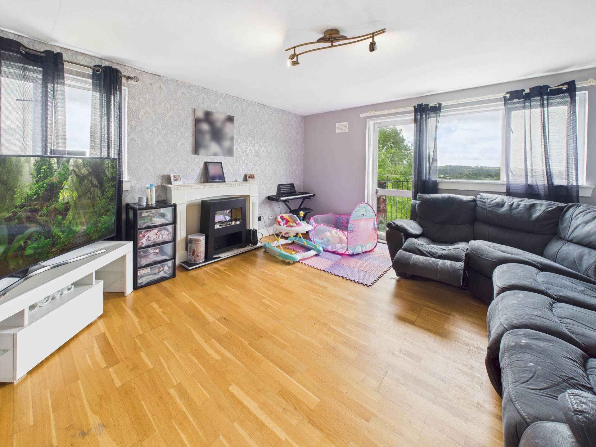 Ewing Road, Lochwinnoch, Image 3