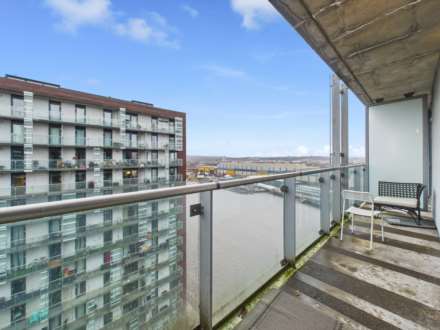 Meadowside Quay Walk, Partick, Image 11