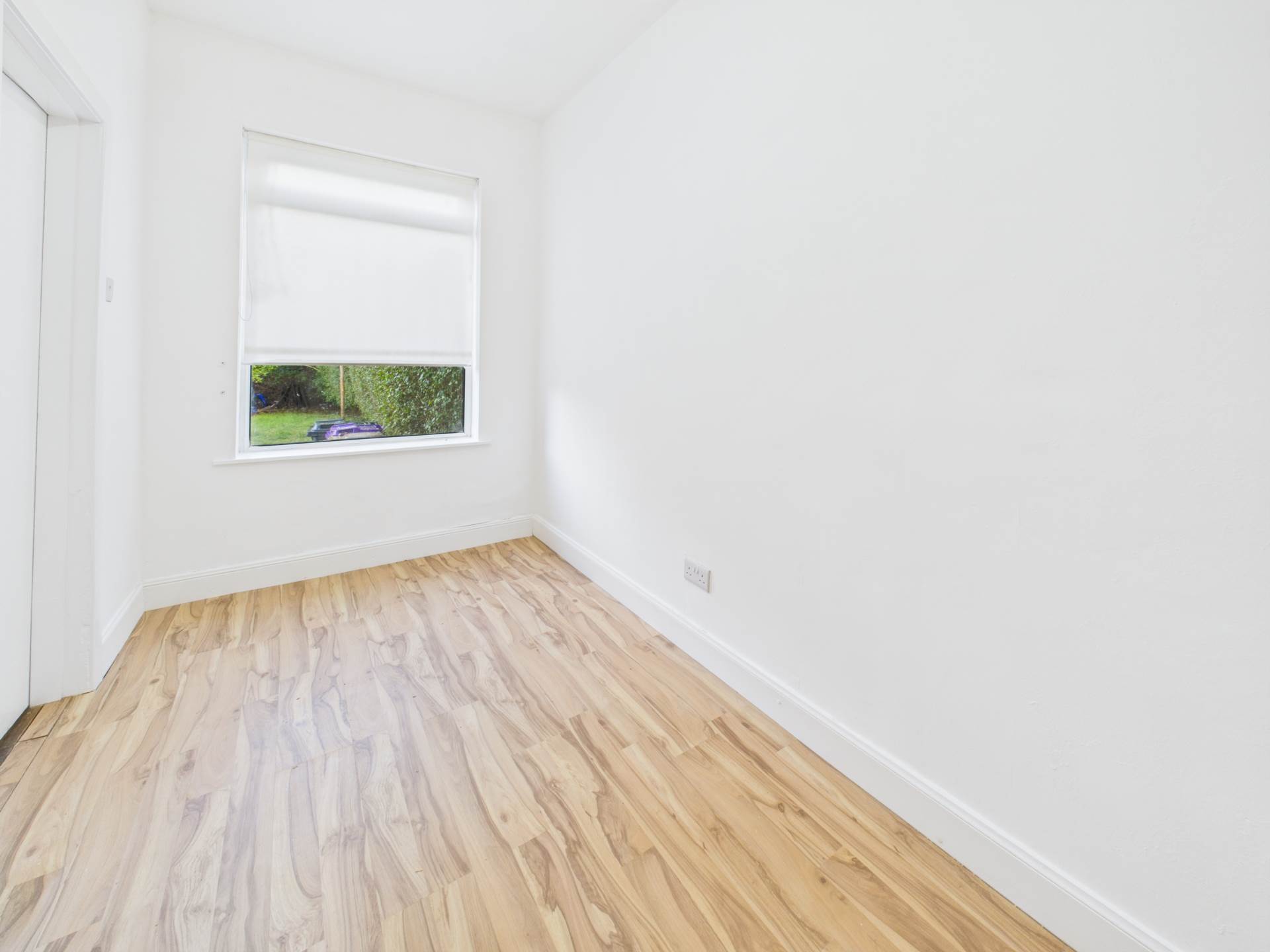 Castlemilk Road, Glasgow, Image 13