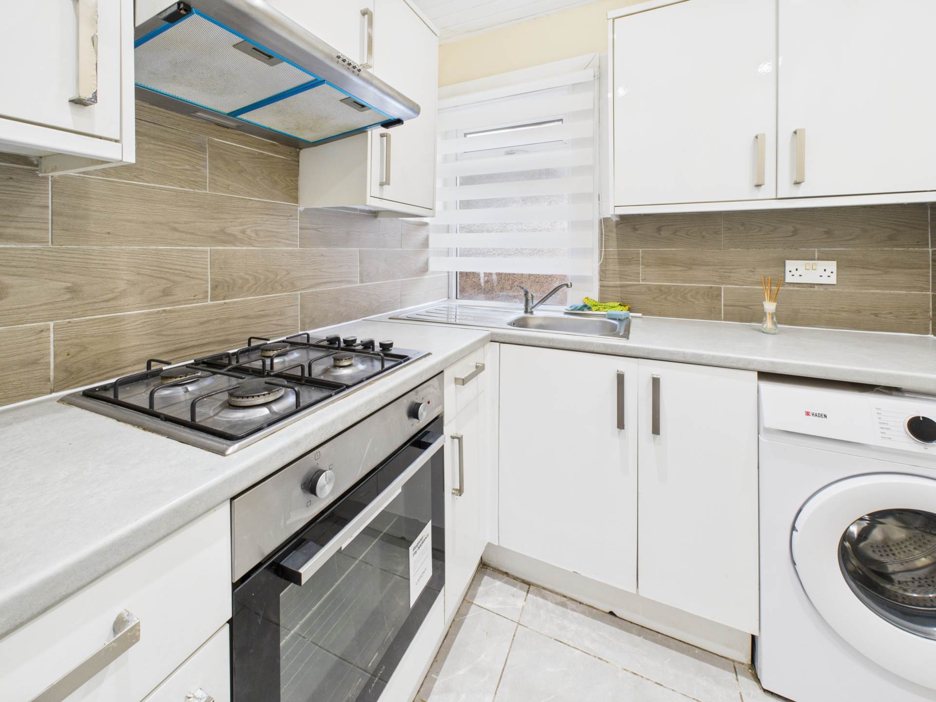 Castlemilk Road, Glasgow, Image 6