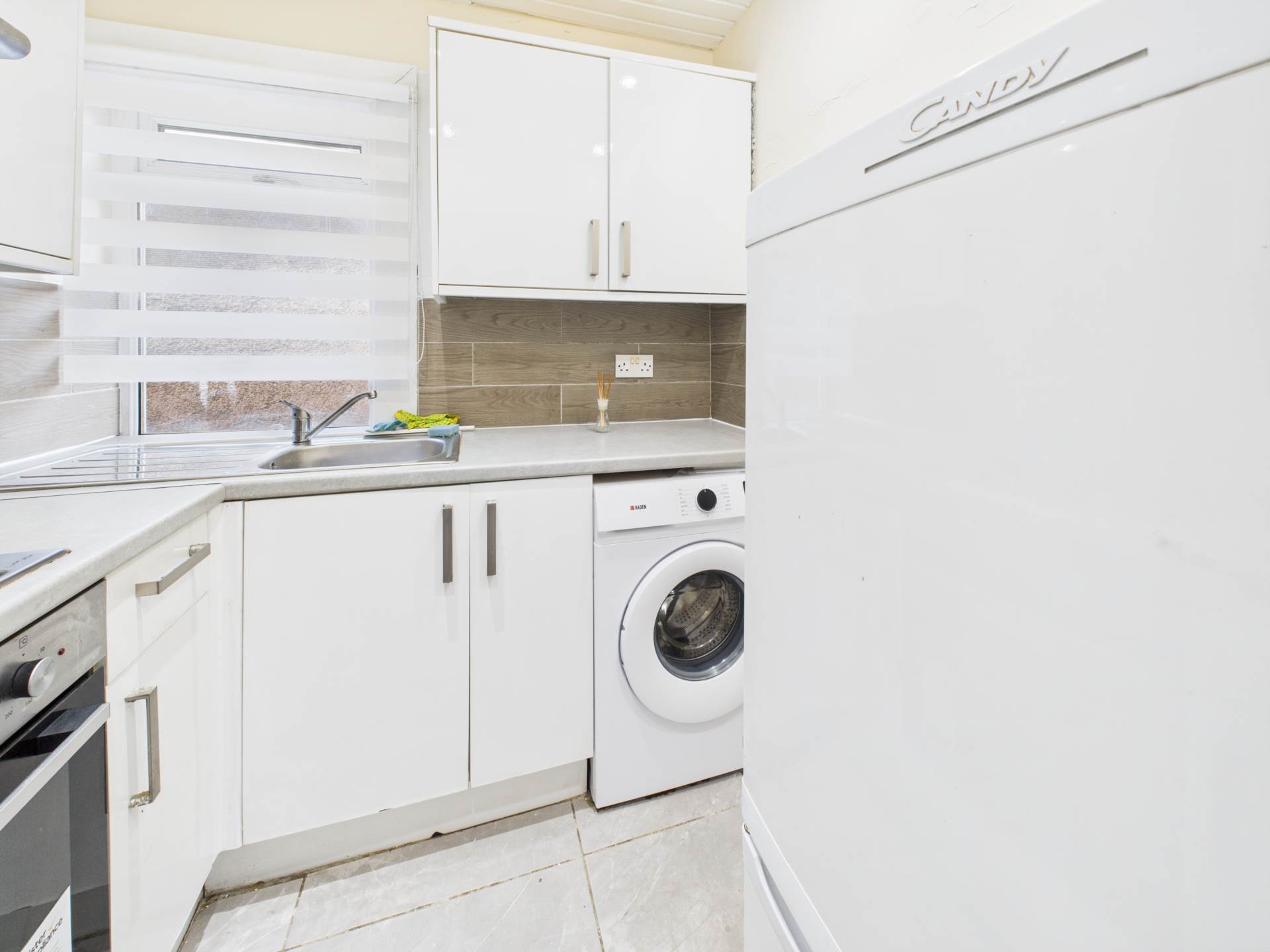 Castlemilk Road, Glasgow, Image 7