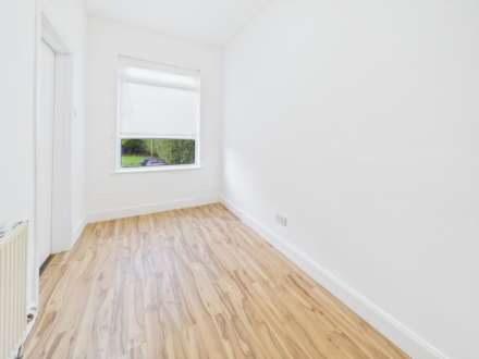 Castlemilk Road, Glasgow, Image 14