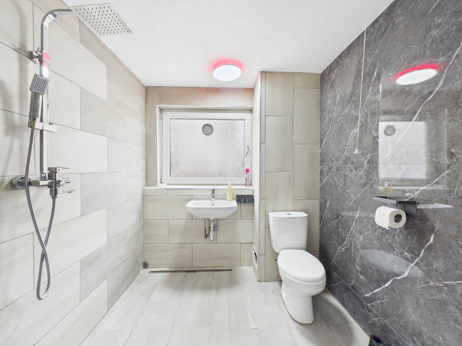 Kennedy Path, Glasgow, Image 9