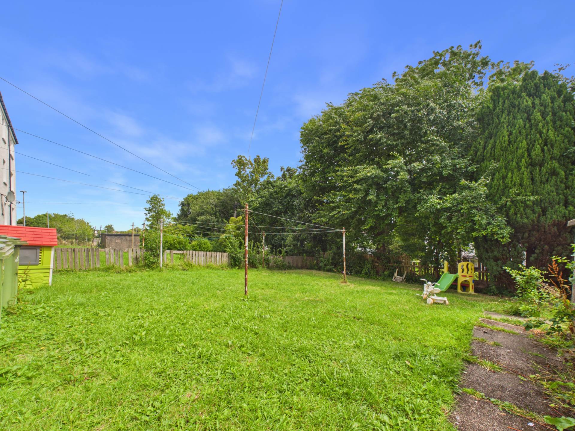 Elizabeth Crescent, Thornlibank, Image 12
