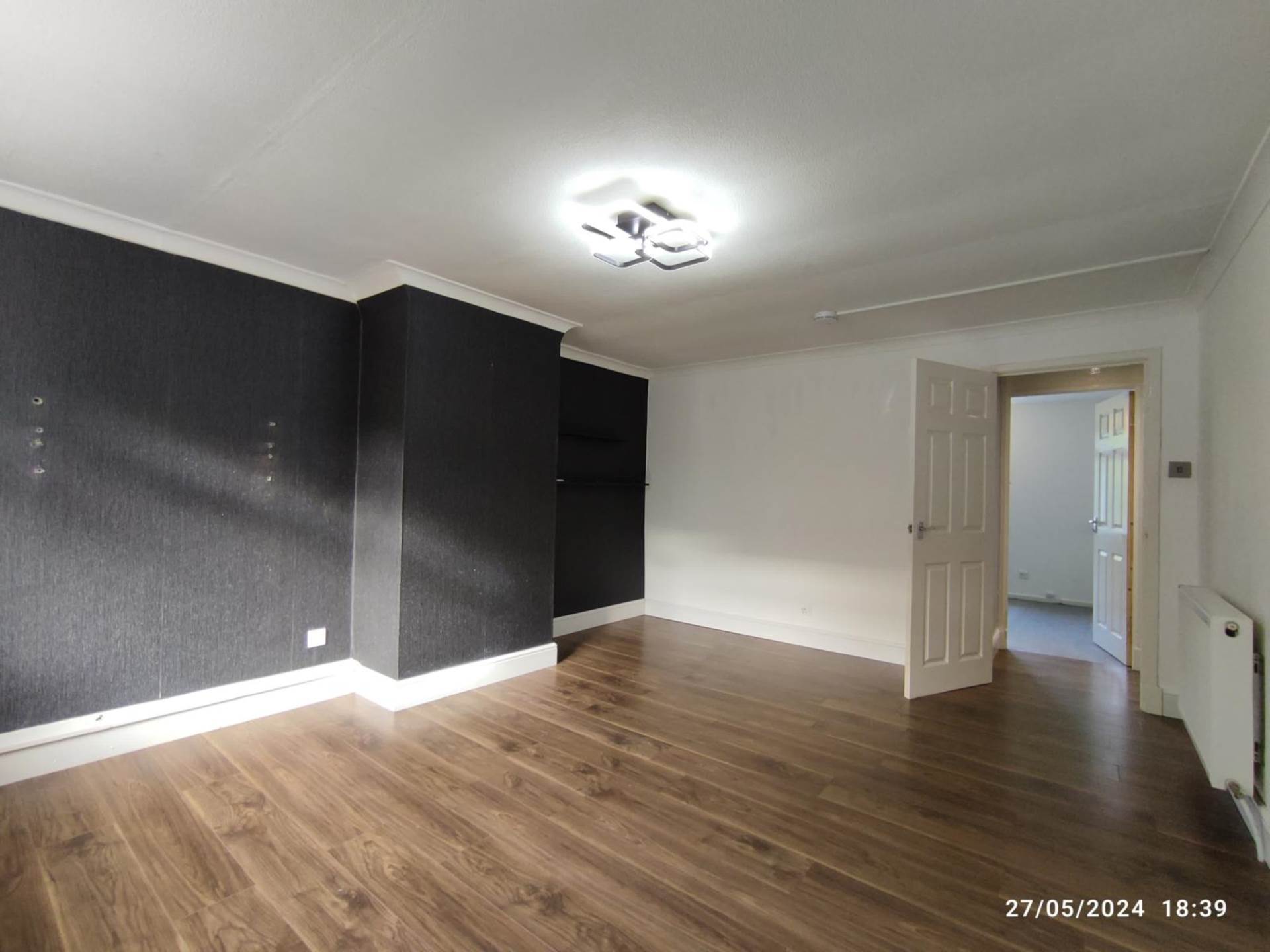 Elizabeth Crescent, Thornlibank, Image 2