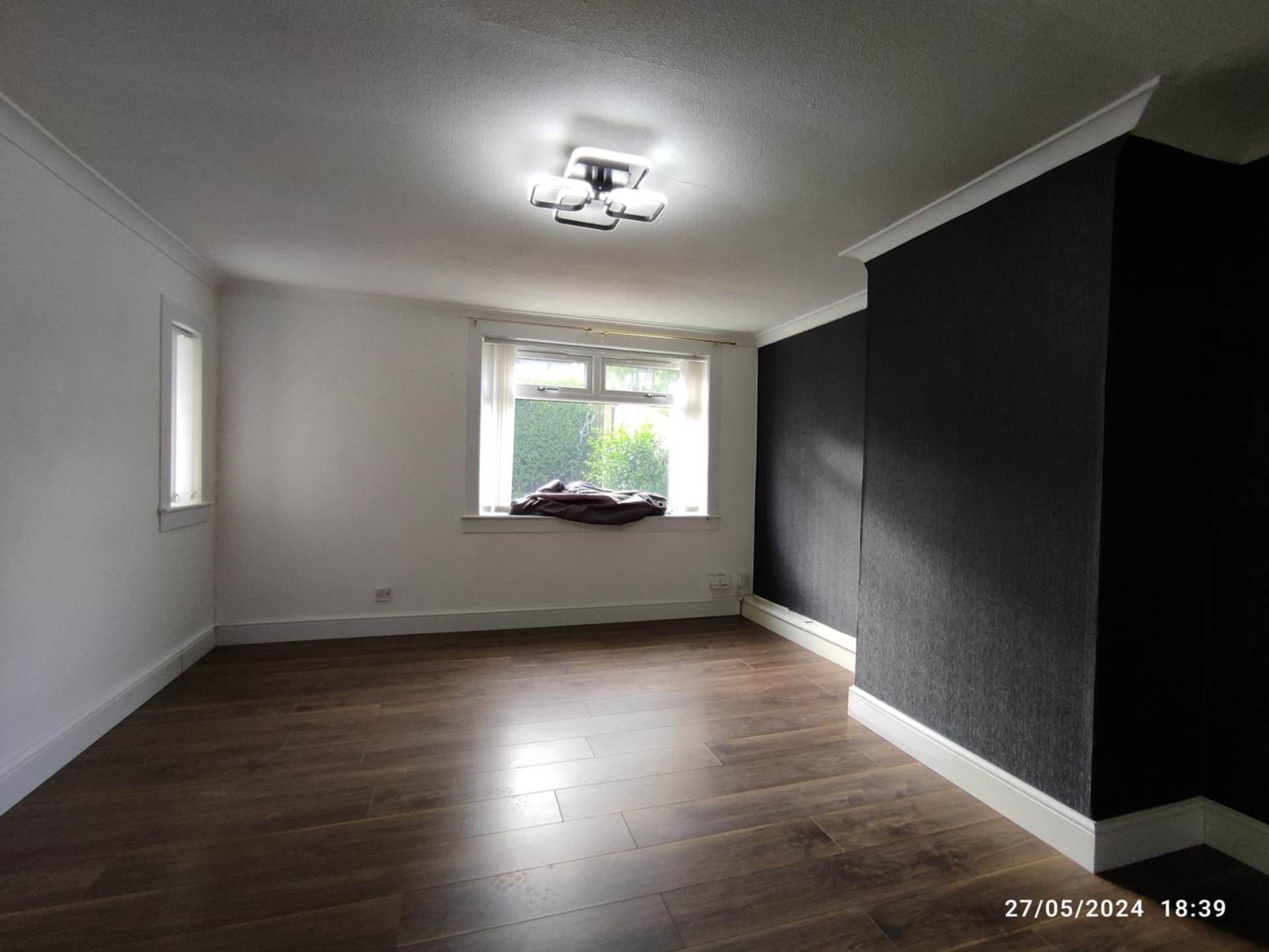 Elizabeth Crescent, Thornlibank, Image 4