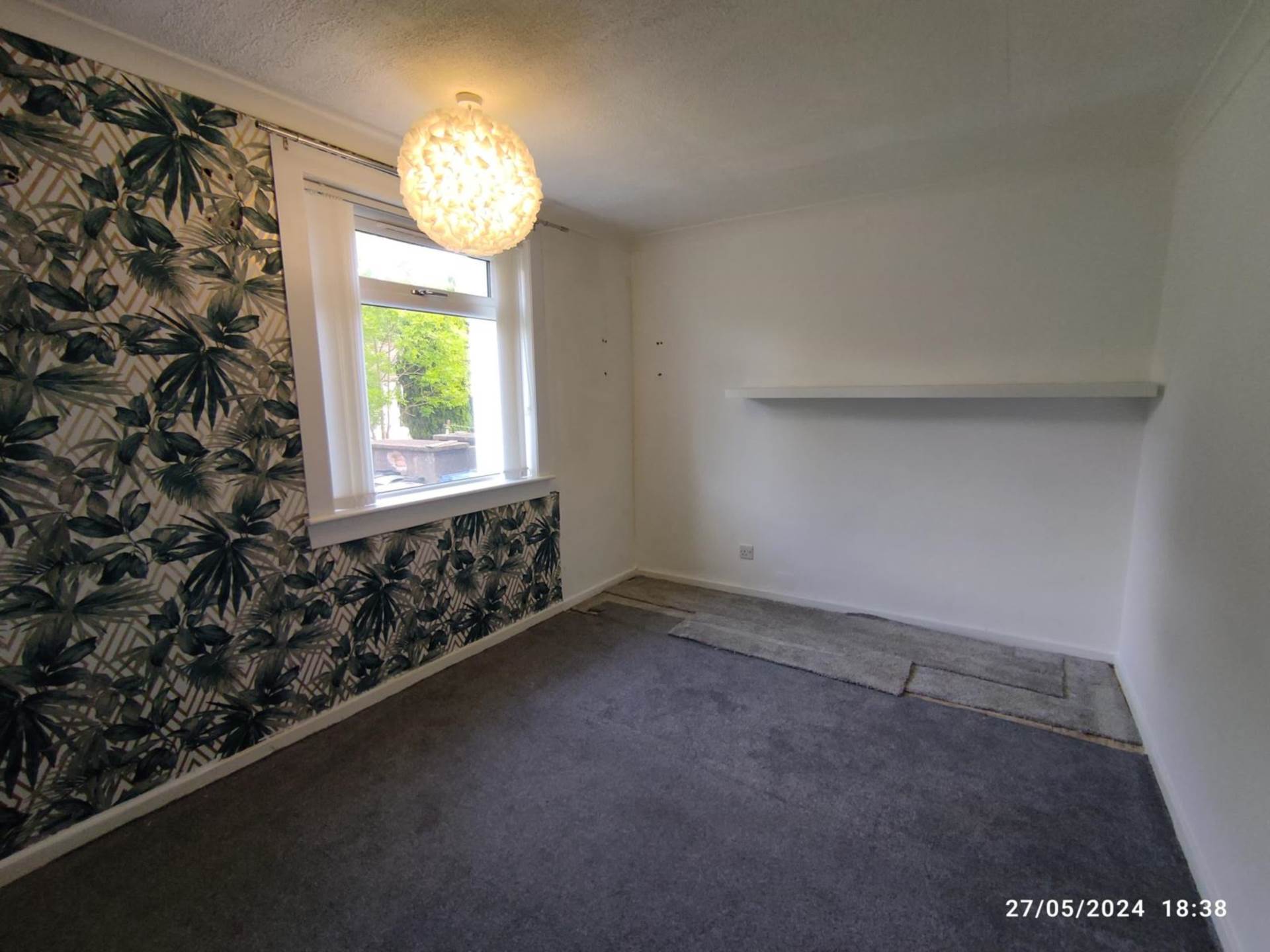 Elizabeth Crescent, Thornlibank, Image 5
