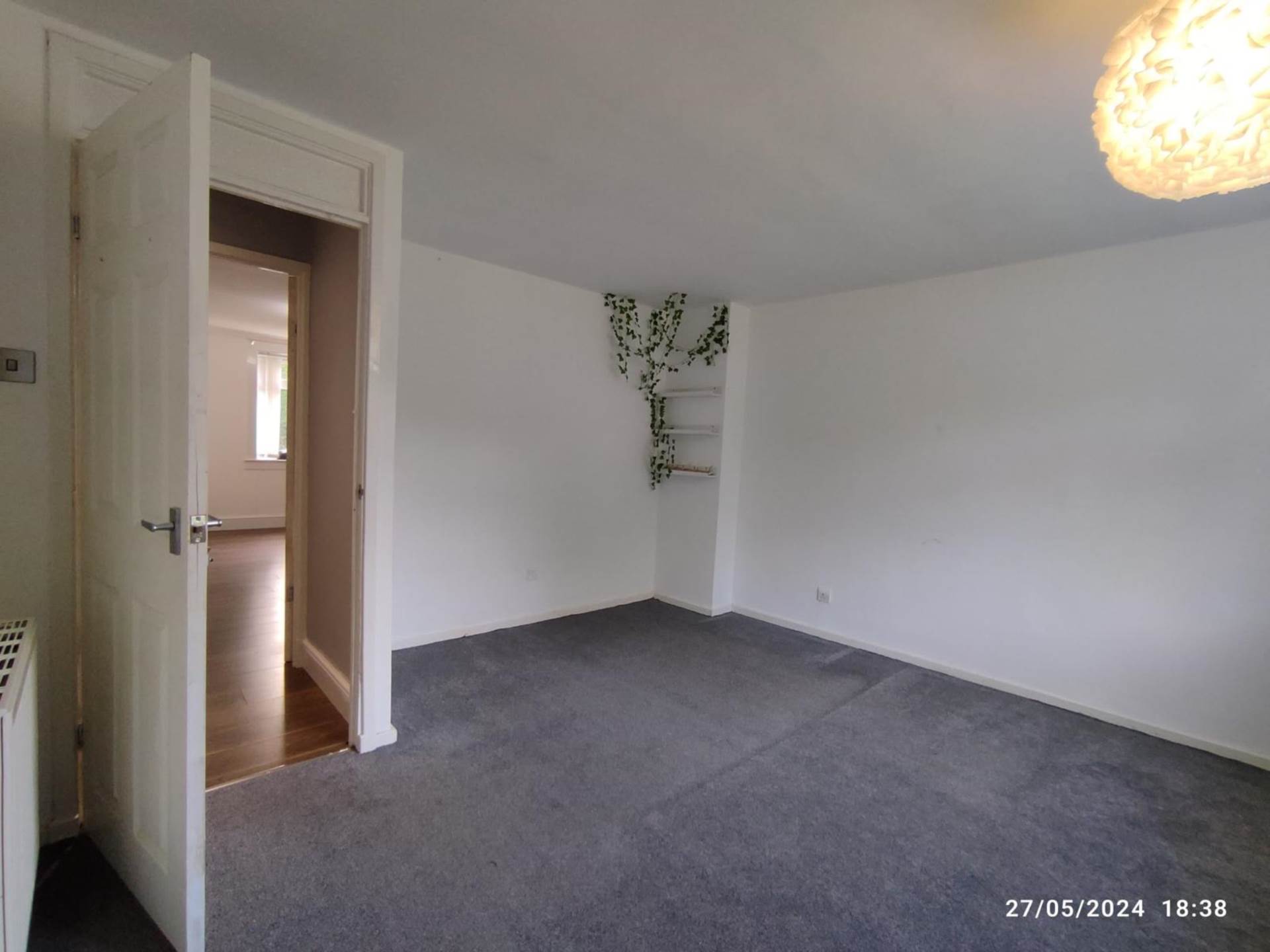 Elizabeth Crescent, Thornlibank, Image 6