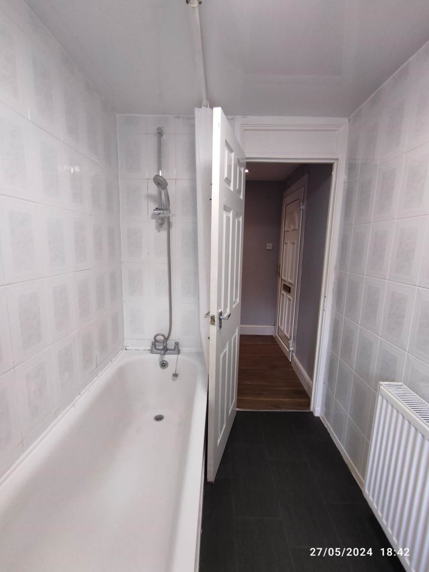 Elizabeth Crescent, Thornlibank, Image 8